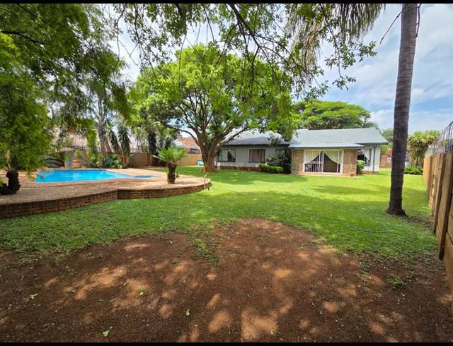 3 BEDROOM HOUSE FOR SALE IN SINOVILLE